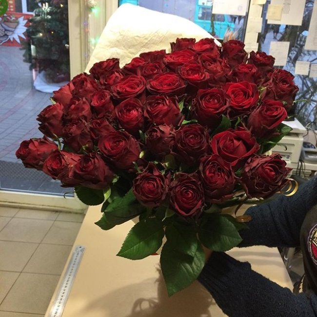 Роза Ред Игл. Букет из 35 роз. Высота 70 см