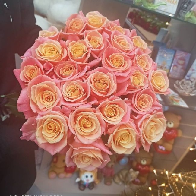 Роза Мисс Пигги (розово-желтая). Букет из 25 роз. Высота 50 см