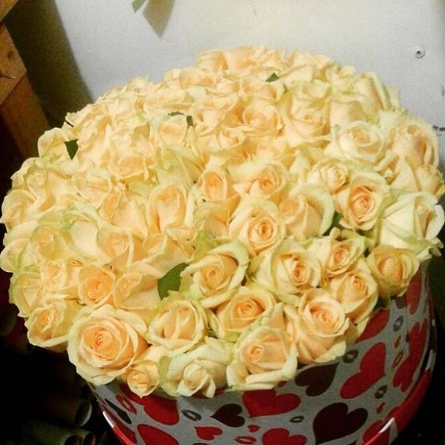 75 Роз.Высота 40см. Коробка круглая (сердце)