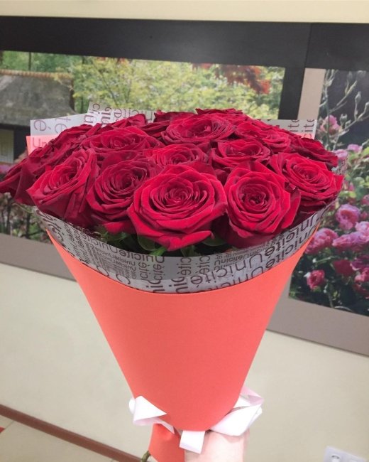 Роза Ред Игл. Букет из 21 розы. Высота 60 см