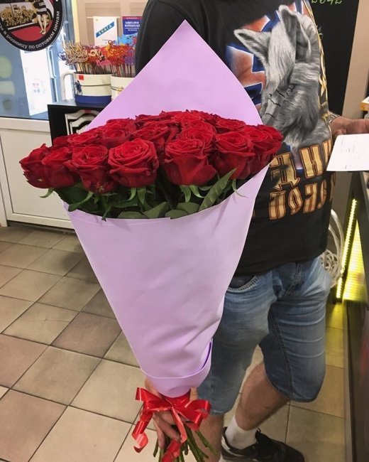 Роза Ред Наоми (красная). Букет из 35 роз. Высота 80 см