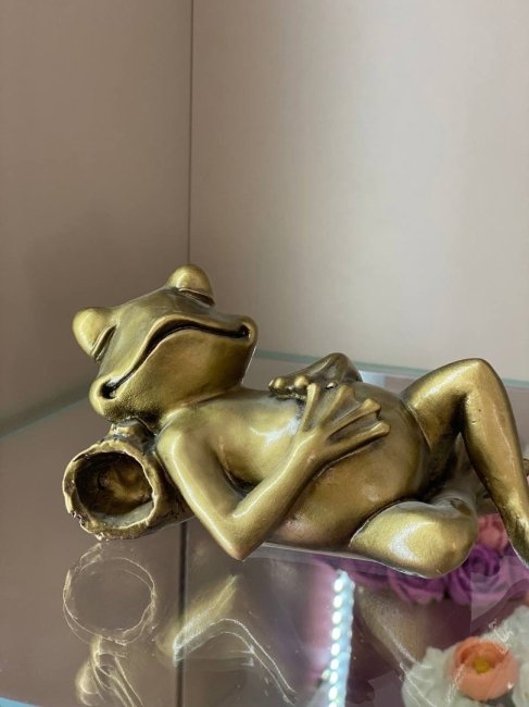 Фигурки и копилки. Фигурка дек. лягушка отдыхает