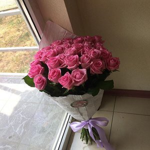Роза Аква (розовая). Букет из 35 роз. Высота 70 см
