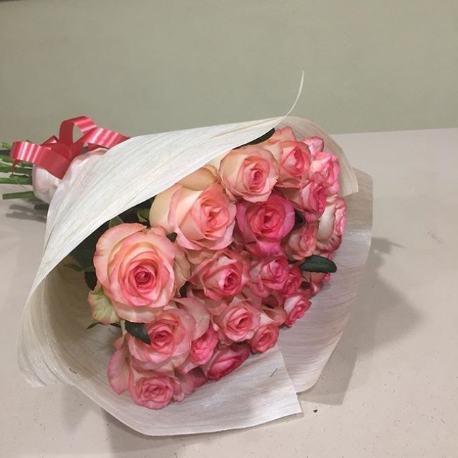 Роза Джумилия. Букет из 21 розы. Высота 40 см