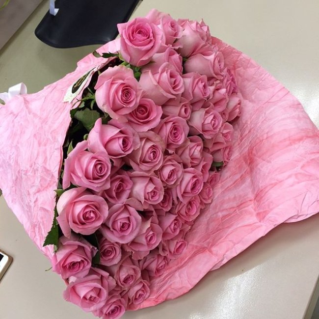 Роза Аква (розовая). Букет из 41 розы. Высота 70 см