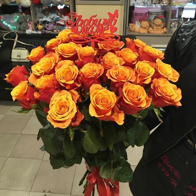 Роза Испания. Букет из 25 роз. Высота 70 см