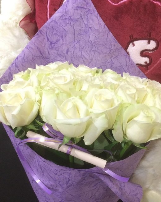 Роза Аваланж (белая). Букет из 21 розы. Высота 80 см