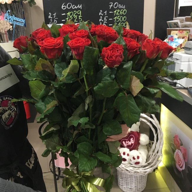 Роза Элторо (красная). Букет из 51 розы. Высота 60 см
