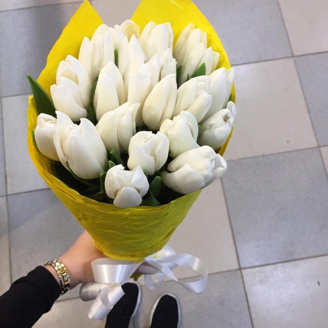Букет из 21 тюльпана. белый