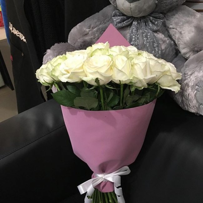 Роза Аваланж (белая). Букет из 35 роз. Высота 60 см