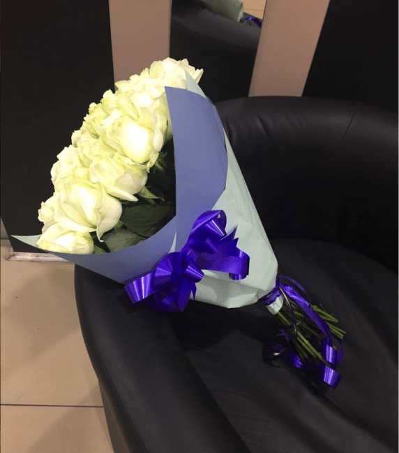 Роза Аваланж (белая). Букет из 21 розы. Высота 50 см