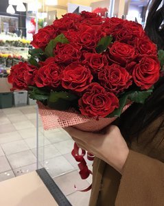 Роза Элторо (красная). Букет из 21 розы. Высота 70 см