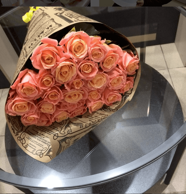 Букет из 25 роз. Высота 50 см