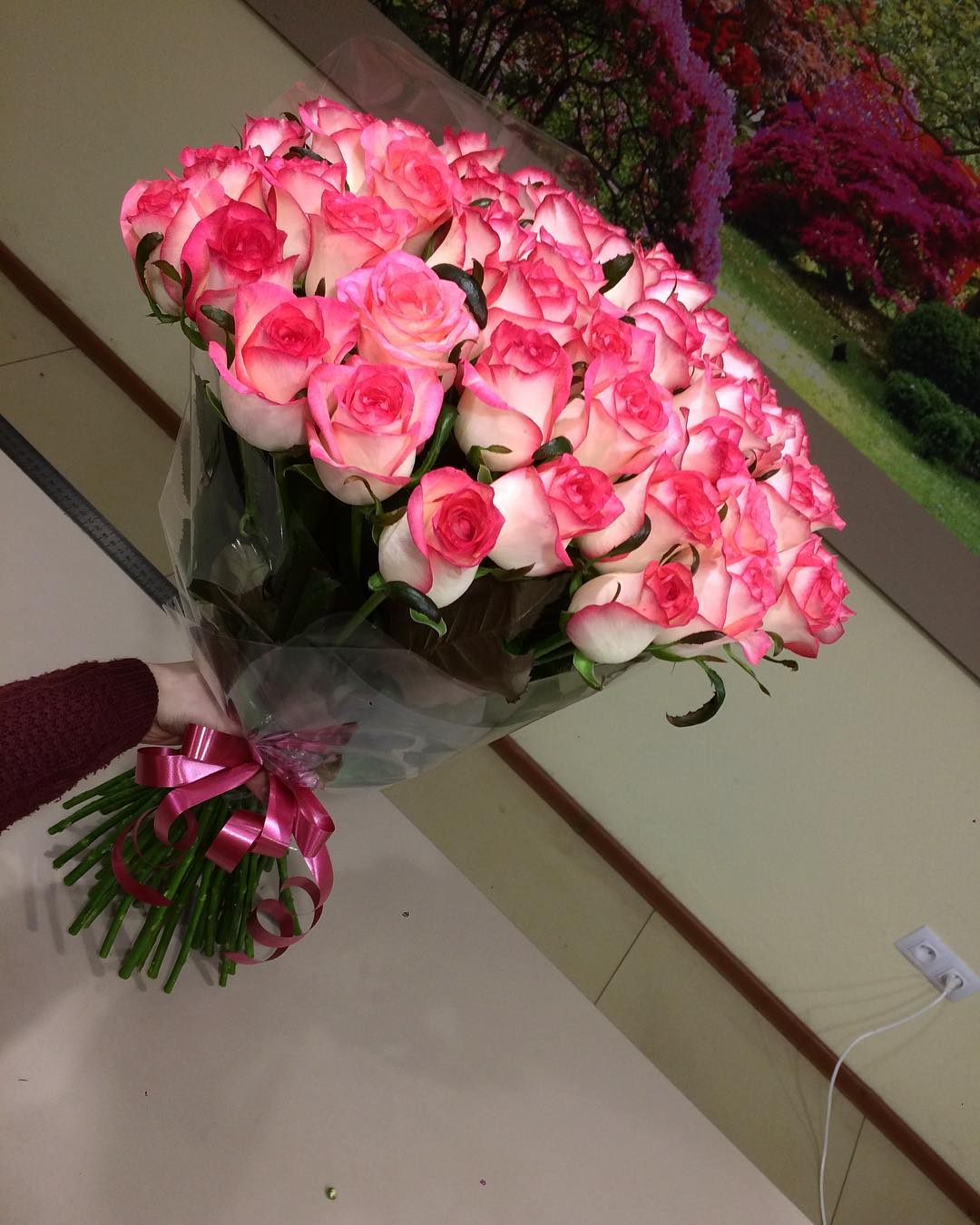 Заказать доставку цветов в ростове на дону на дом можно дарить 5 роз